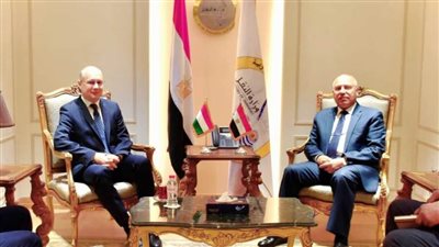  وزير النقل يبحث مع السفير المجري بالقاهرة ورئيس 