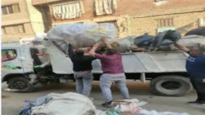 ضبط سائق نقل ألقى مخلفات بناء في الطريق العام بالقاهرة