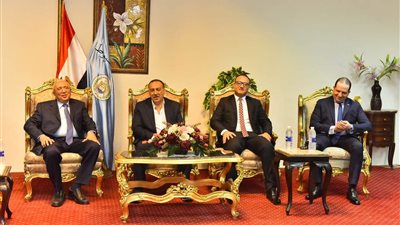 محافظ أسيوط يلتقي أعضاء مجلسي النواب والشيوخ ويؤكد لقاءات مستمره لبحث مشاكل المواطنين