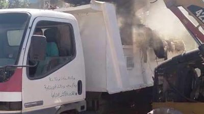 حملات مكبرة للنظافة وتمهيد وتسوية الطرق بمركز طهطا