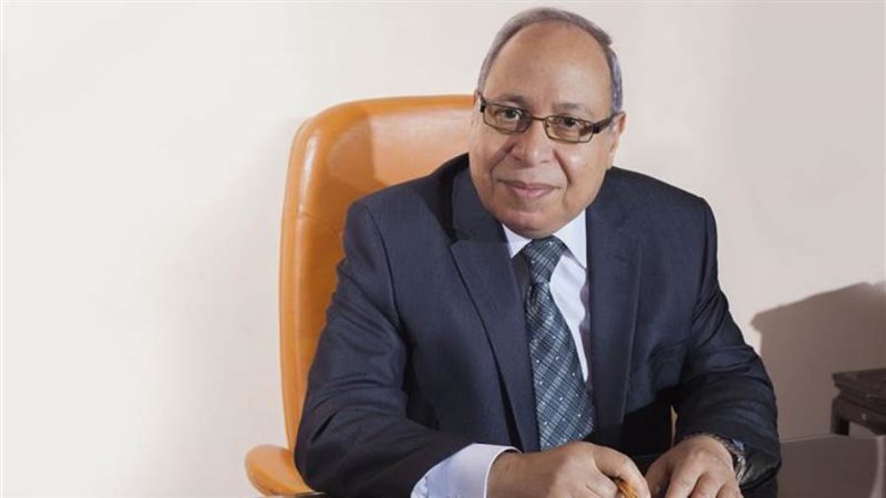 الكاتب الصحفى سمير