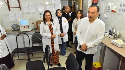 محافظ أسيوط يتفقد المخزن الإقليمي للأدوية ومستشفى الرمد