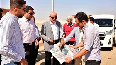 محافظ الأقصر يتفقد مسار مشروع القطار الكهربائي السريع