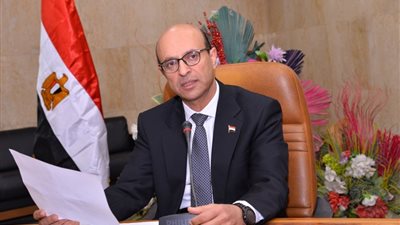 رئيس جامعة أسيوط يصدر قرارات تعيينات لوكلاء كليات ورؤساء مجالس أقسام علمية