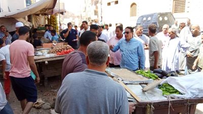 حملات مكبرة لرفع الإشغالات ومراجعة تراخيص المحال التجارية وتمهيد الطرق بساقلتة