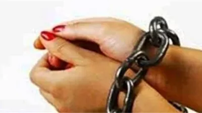 ضبط سيدة لسرقة المترددين على ماكينات الـ ATM بدعوى مساعدتهم بالأزبكية