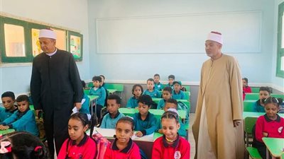 رئيس منطقة البحر الأحمر الأزهرية يتفقد انتظام اليوم الدراسي الأول بمعاهد الغردقة