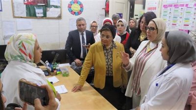 نائب وزير الصحة تتفقد وحدة أسرة سيدى بشر وتشيد بجهود الفريق الطبى