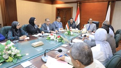 محافظ سوهاج يترأس اجتماع لجنة الاستثمار لبحث طلبات المستثمرين