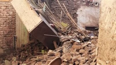 انهيار جزئي لمنزل قديم مكون من طابقين بسوهاج