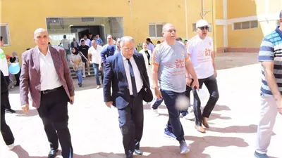 رئيس جامعة سوهاج يشارك الأطفال الأيتام الألعاب الرياضية والفنية بحي الكوثر