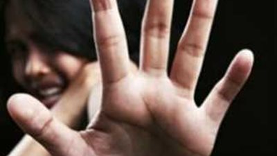 سيدة أجنبية تقفز من ميكروباص بعد مُحاولة تحرش من السائق بالشروق