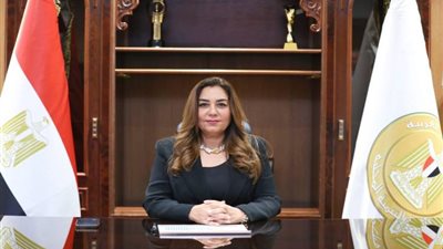 خيرالله  يهنئ الدكتورة منال عوض وزير التنمية المحلية لحصولها على جائزة التميز الحكومي العربي كأفضل محافظ