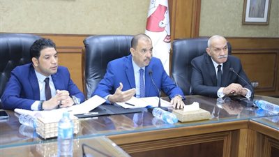 محافظ سوهاج يترأس اجتماع المجلس التنفيذي