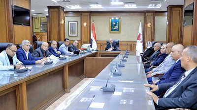 لجنة الوظائف الإشرافية تعقد اجتماعا لاختيار مديري الإدارات بتعليم سوهاج 