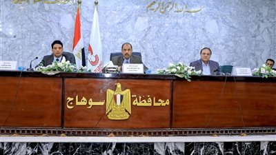 محافظ سوهاج يلتقي بمؤسسات المجتمع المدني لبحث سبل التعاون في المبادرة الرئاسية 