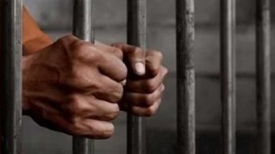 حبس 4 عاطلين متهمين بحيازة أقراص مخدرة ومشتقاتها بالإسكندرية