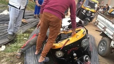 مصرع شاب وشقيقته في حادث انقلاب سيارة نقل على توك توك في المراغة بسوهاج