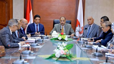 محافظ سوهاج يناقش الموقف التنفيذي لمشروع تطوير قصر الثقافة