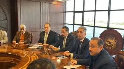 استعدادا لشهر رمضان.. الغرفة التجارية بسوهاج تعقد اجتماعا مع أصحاب المحلات لتوفير السلع الغذائية 