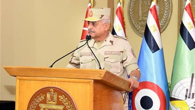 وزير الدفاع والإنتاج الحربي يتفقد قاعدة البحر الأحمر البحرية ويلتقى عددًا من المقاتلين