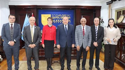 رئيس جامعة الإسكندرية يستقبل سفيرة دولة رومانيا بالقاهرة
