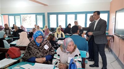 وكيل تعليم سوهاج يتابع البرنامج التدريبي لرفع الكفاءة المهنية لمعلمي وموجهي المرحلة الابتدائية
