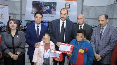 محافظ سوهاج يتفقد فعاليات القافلة الطبية لدعم ذوي الإعاقة بالتعاون مع 