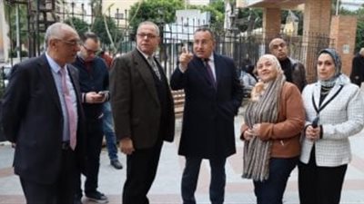 رئيس جامعة الإسكندرية يتفقد سير الدراسة في أول أيام الفصل الدراسي الثاني