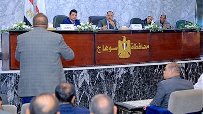 محافظ سوهاج يعقد اجتماعا لبحث الموقف التنفيذي لمشروعات المبادرة الرئاسية 