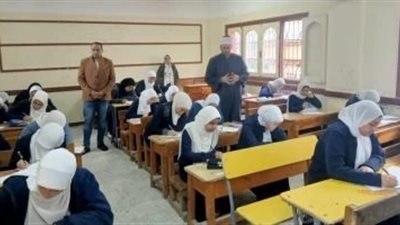 رئيس منطقة الإسكندرية الأزهرية يتابع انطلاق امتحانات النقل للمرحلة الثانوية