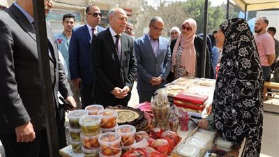 محافظ القاهرة يتفقد عددًا من الأسواق ومنافذ البيع ويوجه بتكثيف الحملات لمنع احتكار السلع 