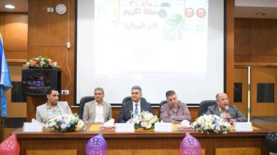 عميد طب طنطا يكرم الأمهات المثاليات العاملات بمستشفيات الكلية