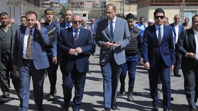 محافظ سوهاج يتفقد المجمع الصناعي لشركة النيل للزيوت والمنظفات