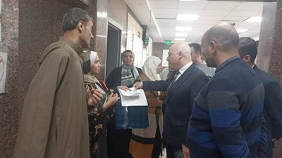 وكيل صحة القليوبية يتابع سير العمل بالمنشآت الصحية بطوخ فى آخر أيام العيد