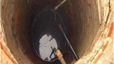 جاري انتشال الجثة.. مصرع شاب وإصابة آخر في انهيار بئر داخل مزرعة بقنا