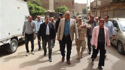 محافظ القليوبية يتابع أعمال رصف الطرق بقليوب والقناطر الخيرية