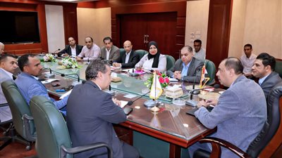 محافظ سوهاج يبحث سبل زيادة عوامل الجذب السياحي والتسويق الجيد للمزارات السياحية والأثرية 