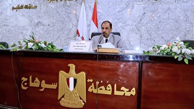 محافظ سوهاج يترأس اجتماع المجلس الاقتصادي الاجتماعي ويستعرض خطة استثمارية طموحة للنهوض بالمحافظة