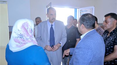 محافظ سوهاج يتفقد معرض تسويق المنتجات الحرفية بحي الكوثر ووضع تصور لتشغيله