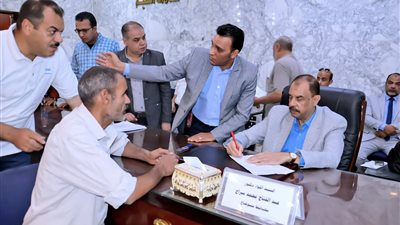 محافظ سوهاج يعقد اللقاء الجماهيري الأسبوعي للاستماع إلى شكاوى وطلبات المواطنين