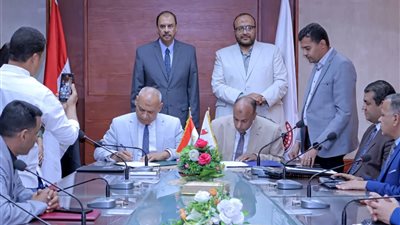 بقيمة 175 مليون جنيه.. محافظ سوهاج يشهد توقيع 5 بروتوكولات تعاون لاستغلال أصول بشركة المياه