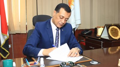 مدير تعليم سوهاج يقرر إلغاء تكليف مدير مدرسة الكوثر الرسمية للغات وإحالته للتحقيق