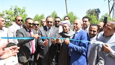 محافظ قنا يفتتح محطتي صرف صحي 