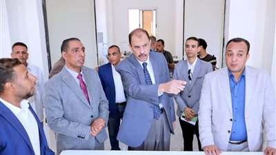 محافظ سوهاج يتفقد مجمع الصناعات الحرفية بقرية 