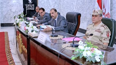 محافظ سوهاج يبحث استعدادات المحافظة لاستقبال عيد الأضحى ويناقش عدد من الملفات الحيوية 