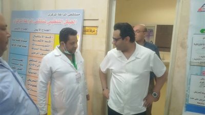 وكيل صحة سوهاج يصرف مكافأة شهر لطبيبة وتحويل المتغيبين بمستشفى المراغة للتحقيق