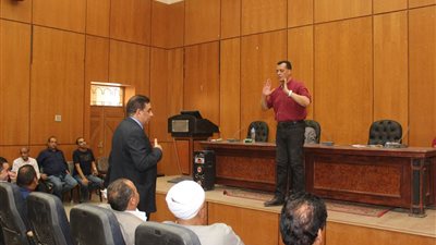 مدير تعليم سوهاج يلتقي برؤساء مجالس إدارات المدارس الخاصة لبحث الاستعداد لامتحانات الثانوية العامة