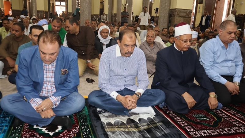 محافظ سوهاج يؤدي