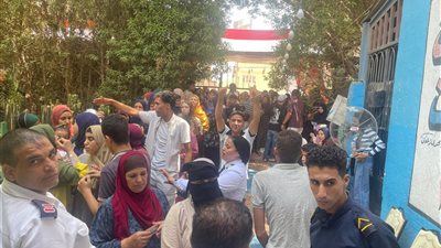 بسبب الزحام | غلق لجنة انتخابية بمدرسة شبرامنت الإعدادية بنات لمده ١٥ دقيقه في اليوم الثاني لانتخابات الشيوخ بالجيزة